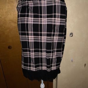 Black/pink Plaid Torrid Skirt with Lace Bottom